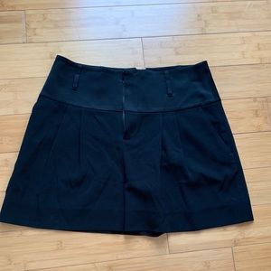 Marc by Marc Jacobs NWOT pleated dress shorts black sz 8